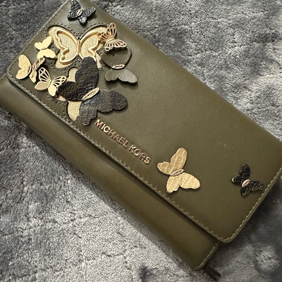 Michael Kors Butterfly Wallet on a chain - Picture 1 of 13